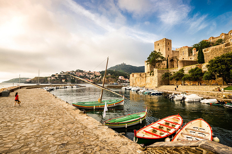 Collioure château et barques catalanes